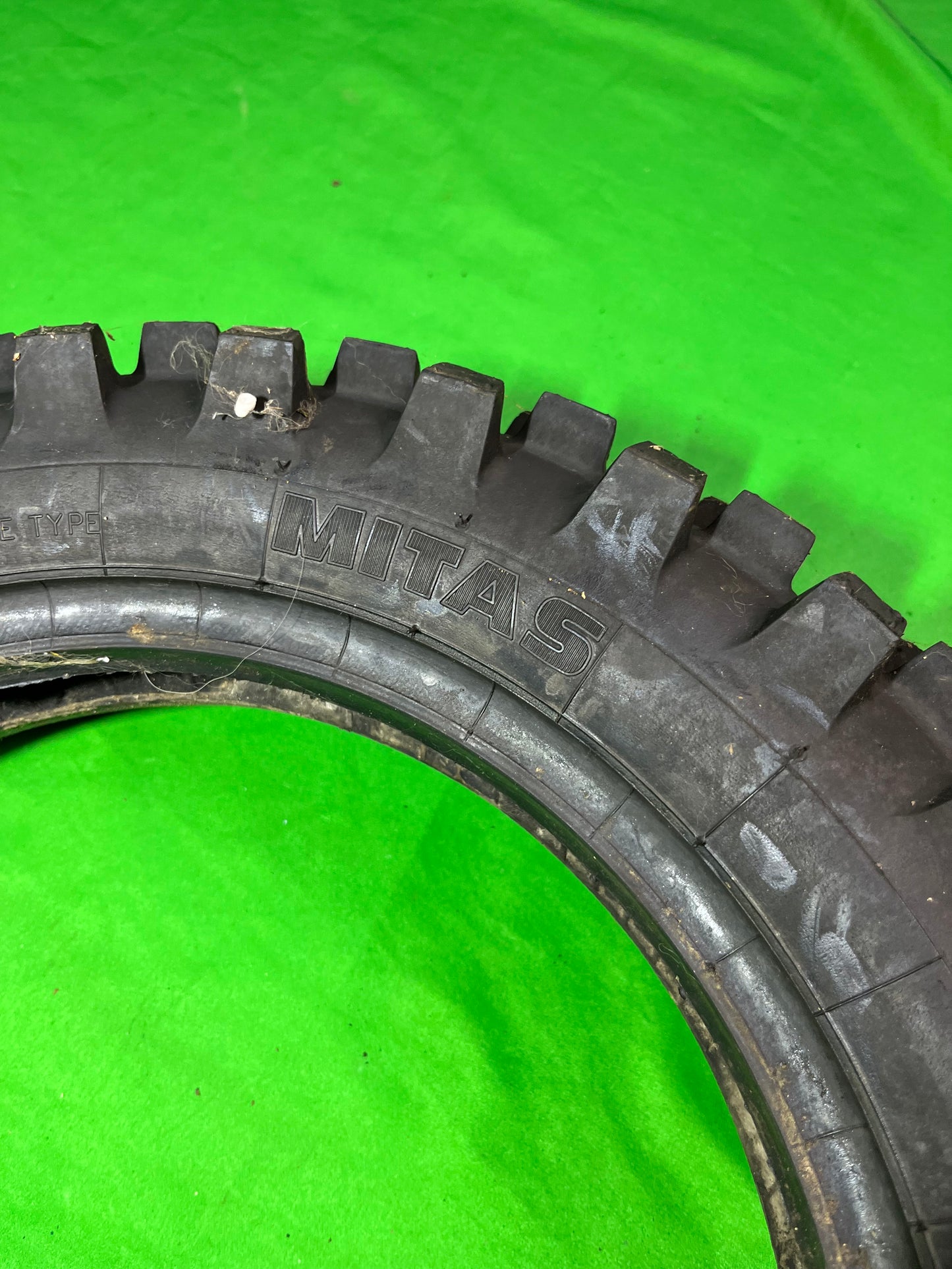 Pneu 90/100/12 Mitas