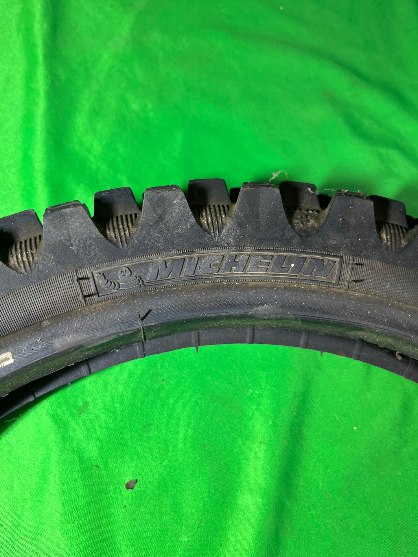 Pneu Michelin 60/100-14